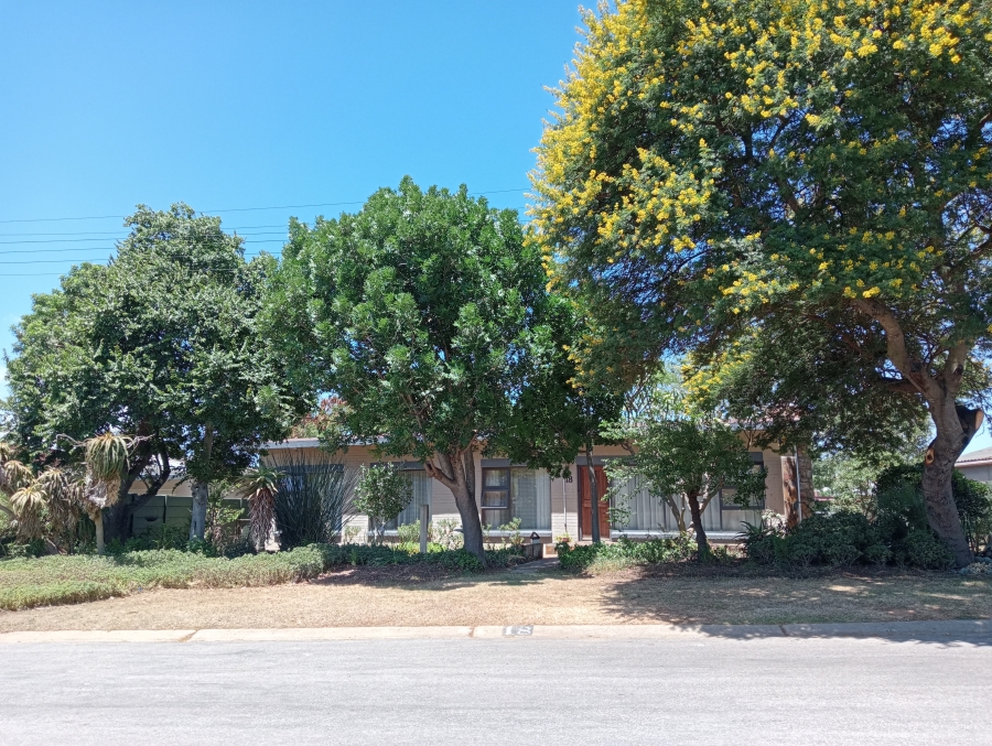 4 Bedroom Property for Sale in Bothasrus Eastern Cape